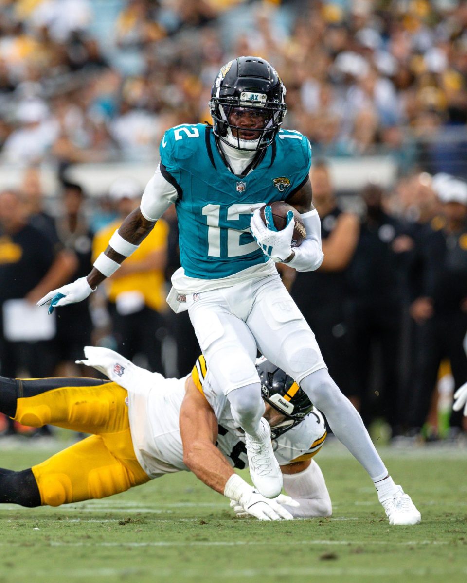 Travis Hunter dodges a tackle from a Pittsburg Steelers defender. Credit: Christian Shultz (News4jax)